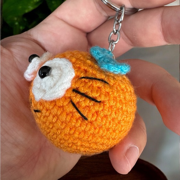 Crochet Smiling Face Keychains, Handmade Orange Happy Face Accessories - Picture 3 of 6